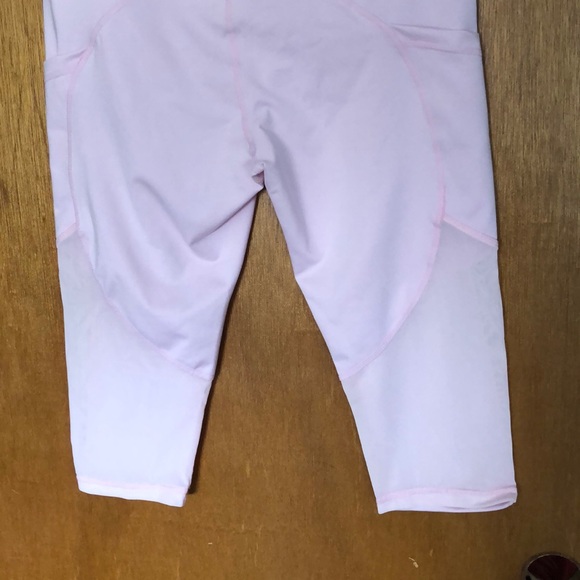 Cute pink athletic capris - Picture 4 of 4